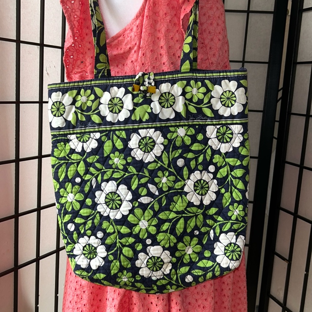 Vera Bradley Green Tote   13x14 inch